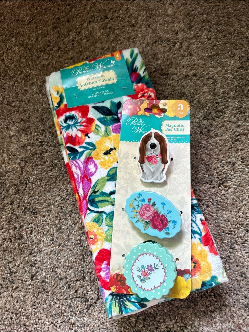 The Pioneer Woman Floral Kitchen Towels with Magnetic Bag Clips - Multicolor